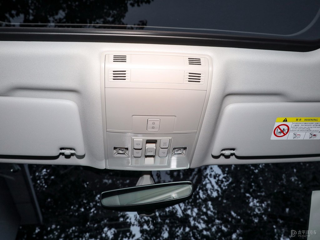 幻影黑邁騰車廂內(nèi)飾圖片