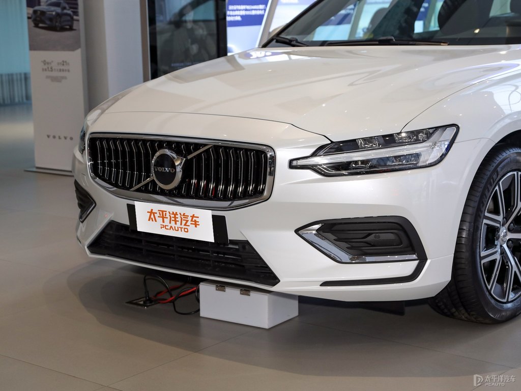 水晶白沃爾沃V60車頭外觀圖片