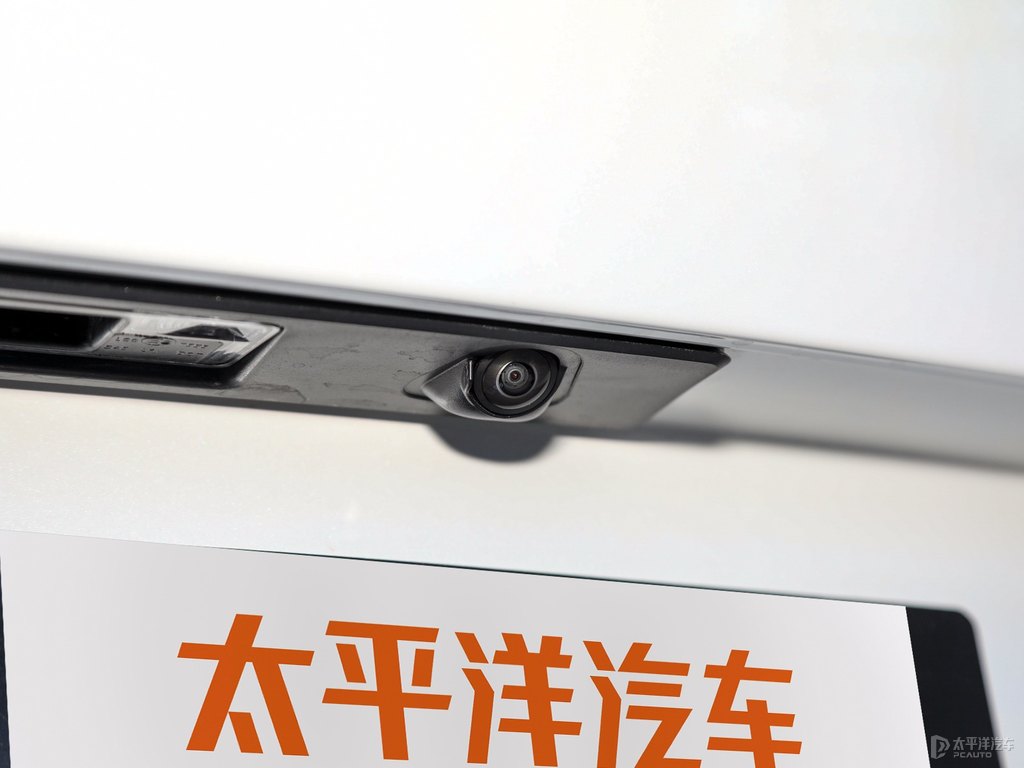 水晶白沃爾沃V60車尾外觀圖片