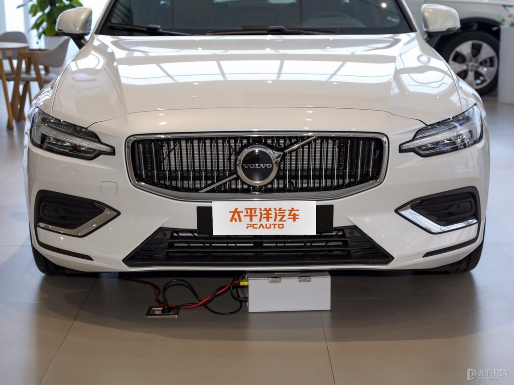 水晶白沃爾沃V60車頭外觀圖片