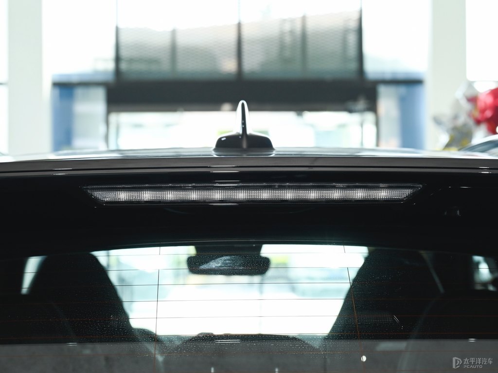 拂曉藍(lán)領(lǐng)克01車尾外觀圖片