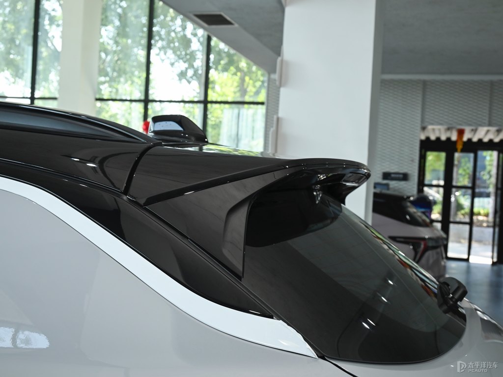 拂曉藍領克01車尾外觀圖片