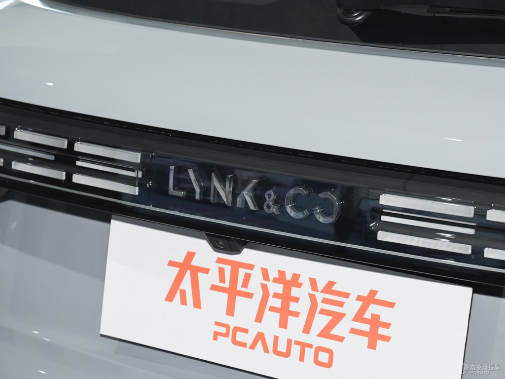 拂曉藍(lán)領(lǐng)克01車尾外觀圖片