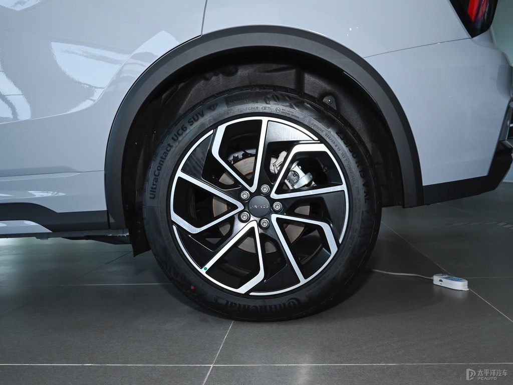 拂曉藍(lán)領(lǐng)克01車身外觀圖片