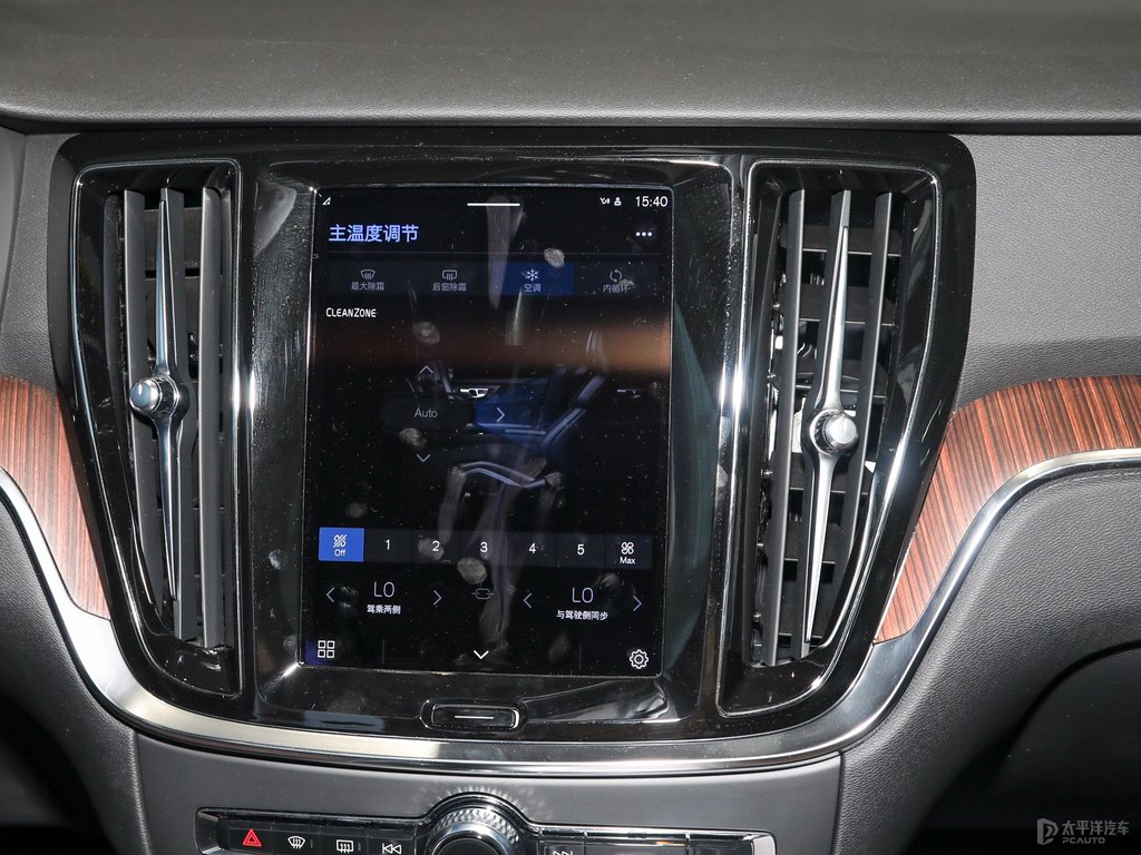 水晶白沃爾沃V60中控內(nèi)飾圖片