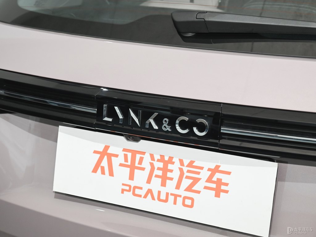 黑色+粉色領克06車尾外觀圖片