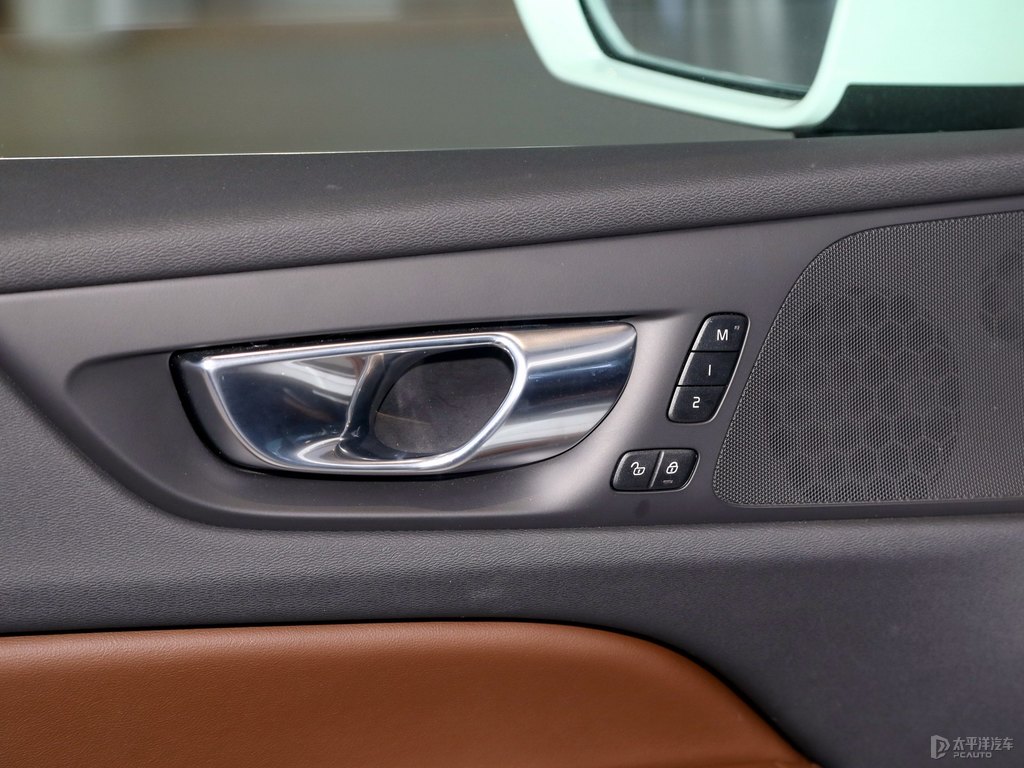 水晶白沃爾沃V60車廂內(nèi)飾圖片