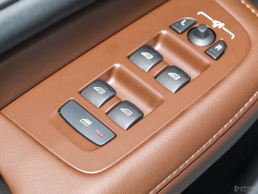 水晶白沃爾沃V60車廂內(nèi)飾圖片