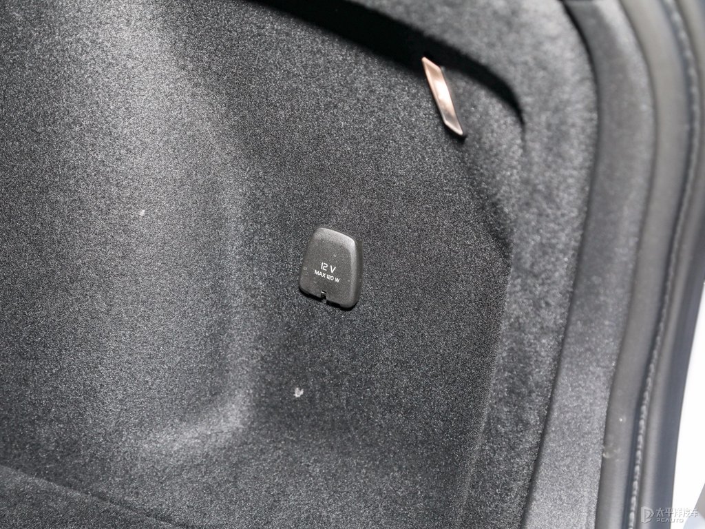 水晶白沃爾沃V60后備廂空間圖片
