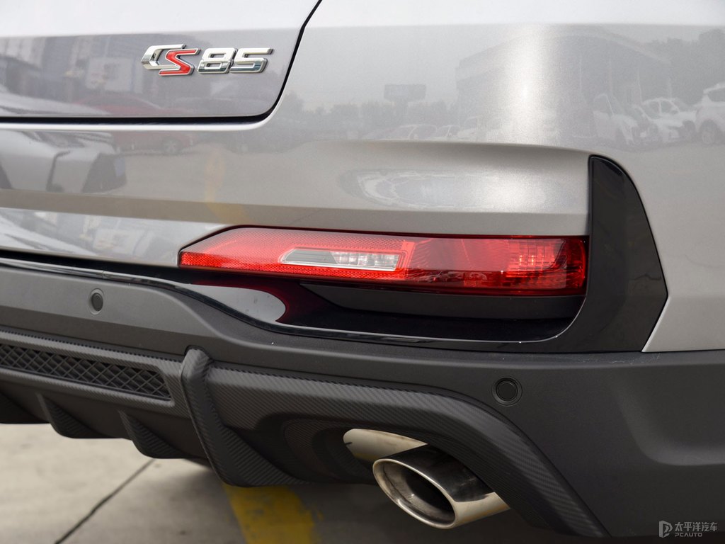 炫銀灰長安CS85 COUPE車尾外觀圖片