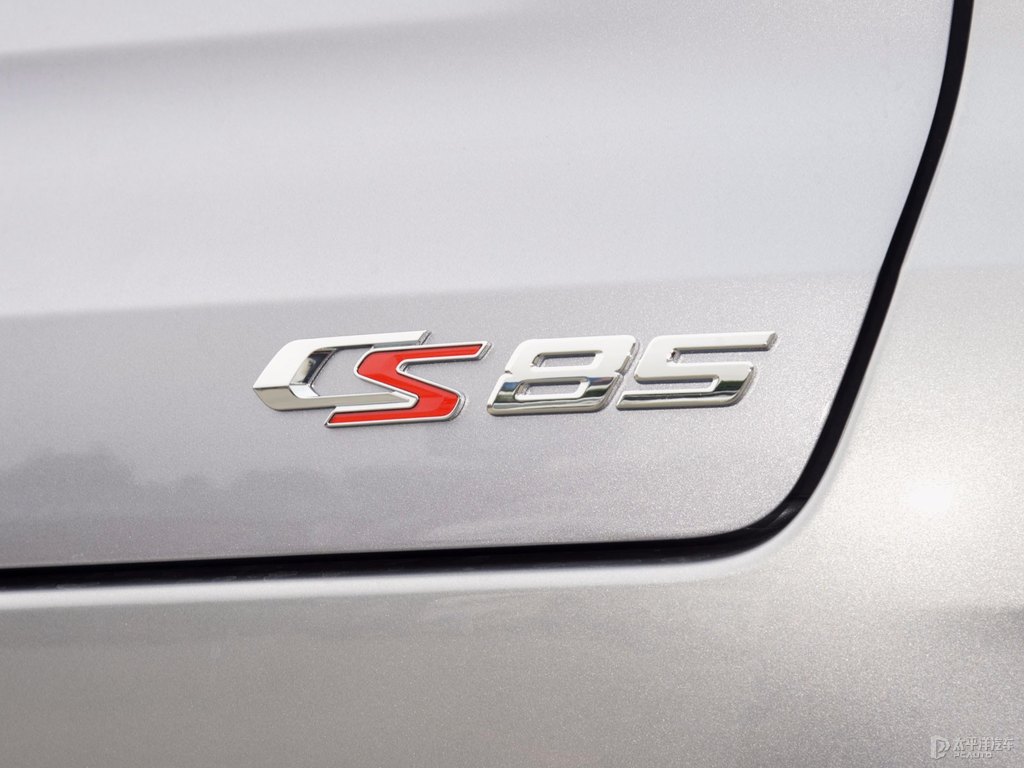 炫銀灰長安CS85 COUPE車尾外觀圖片