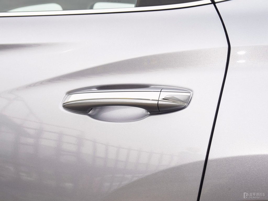 炫銀灰長安CS85 COUPE車身外觀圖片
