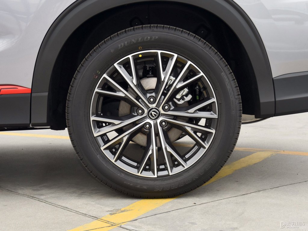 炫銀灰長安CS85 COUPE車身外觀圖片