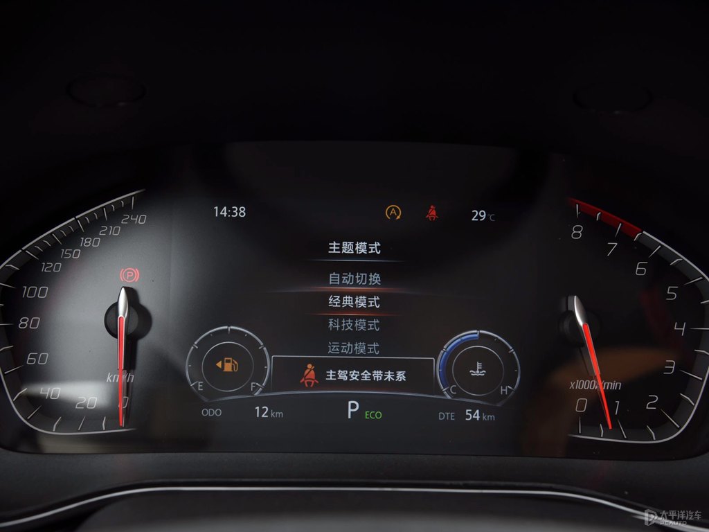 炫銀灰長安CS85 COUPE中控內飾圖片