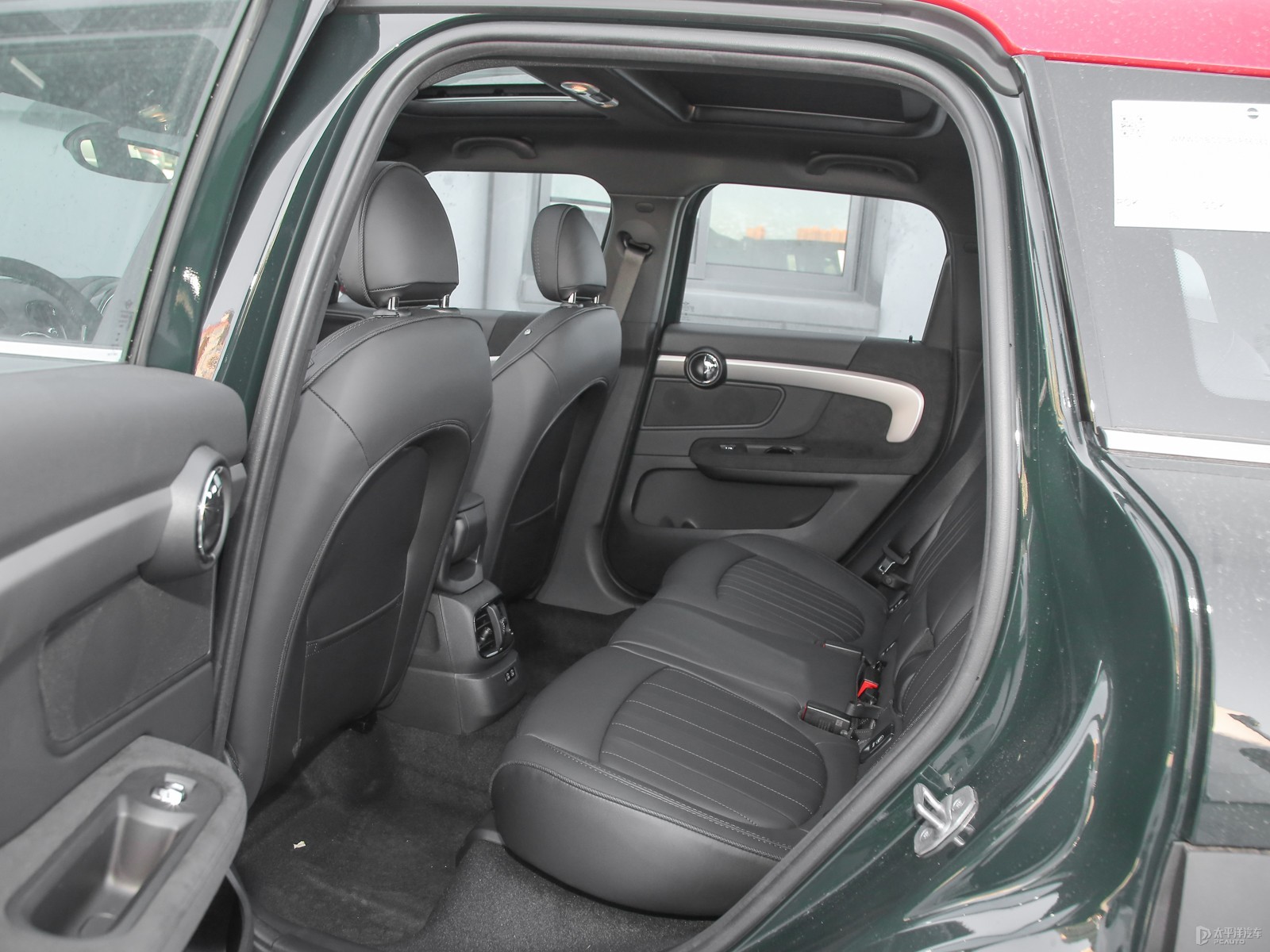 MINI JCW COUNTRYMAN空間高清大圖