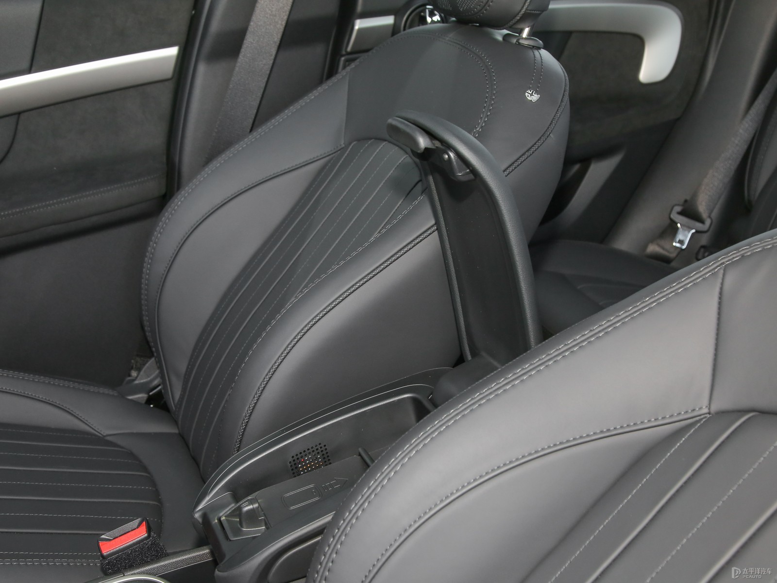 MINI JCW COUNTRYMAN空間高清大圖