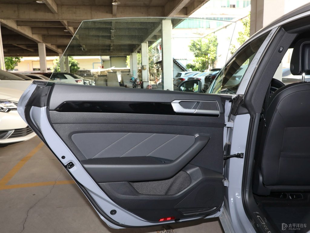 星河灰大眾CC車(chē)廂內(nèi)飾圖片