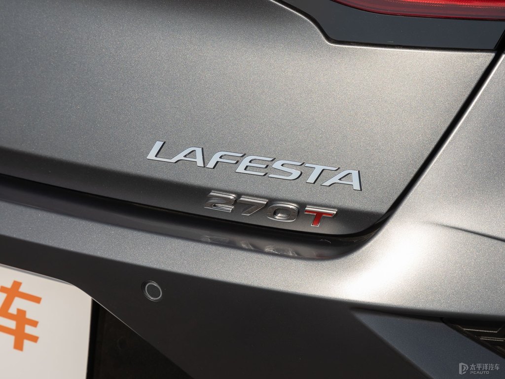 鈦金灰LA FESTA菲斯塔車尾外觀圖片