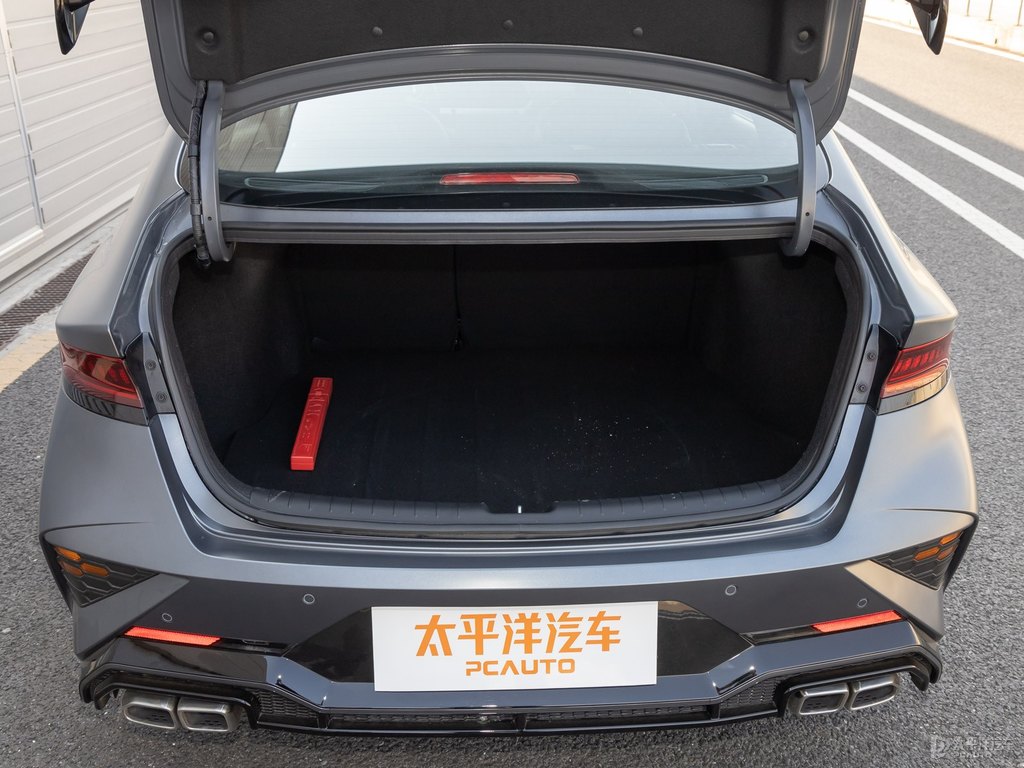 鈦金灰LA FESTA菲斯塔后備廂空間圖片