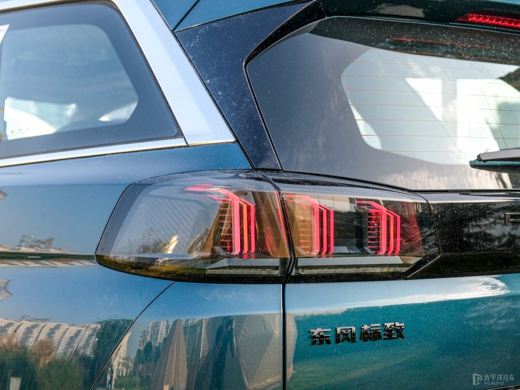 冰山藍標致5008車尾外觀圖片