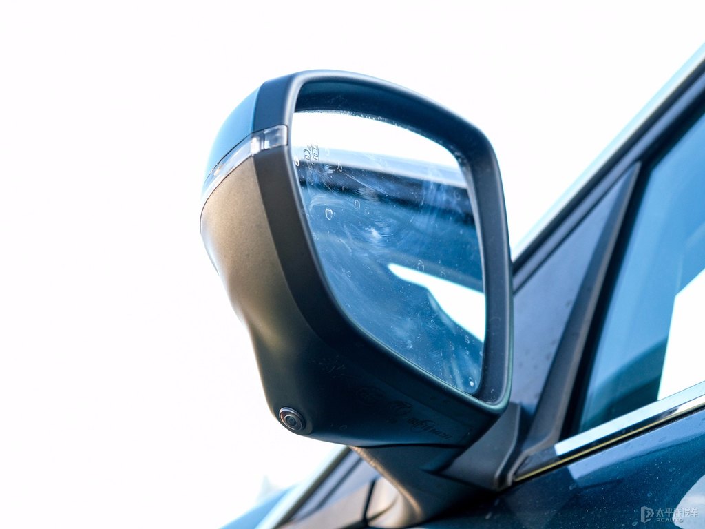冰山藍(lán)標(biāo)致5008車身外觀圖片