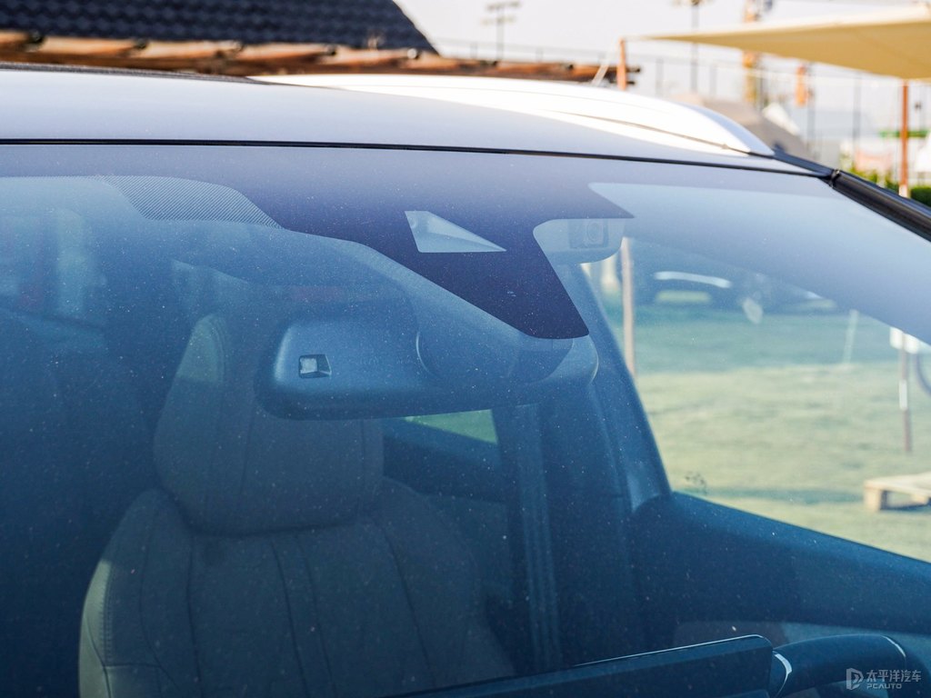 青巖灰標致5008車身外觀圖片