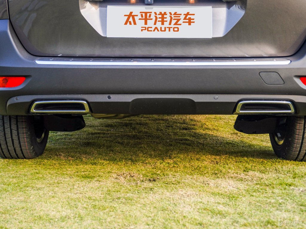 青巖灰標(biāo)致5008車尾外觀圖片