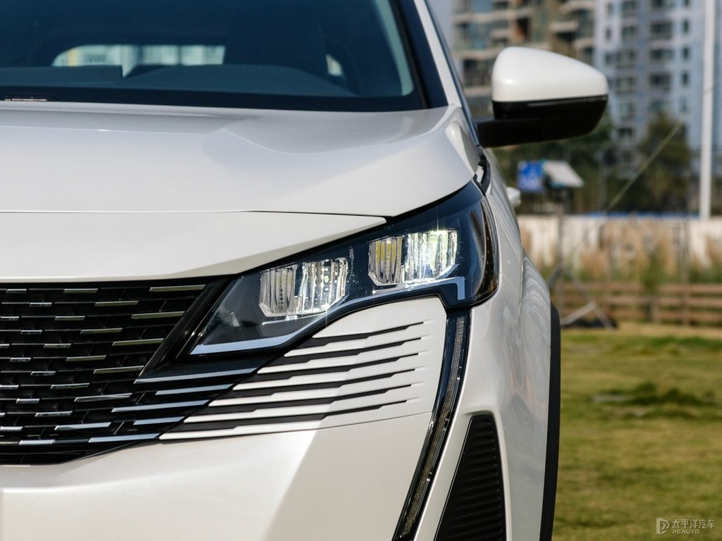 珠光白標致5008車頭外觀圖片