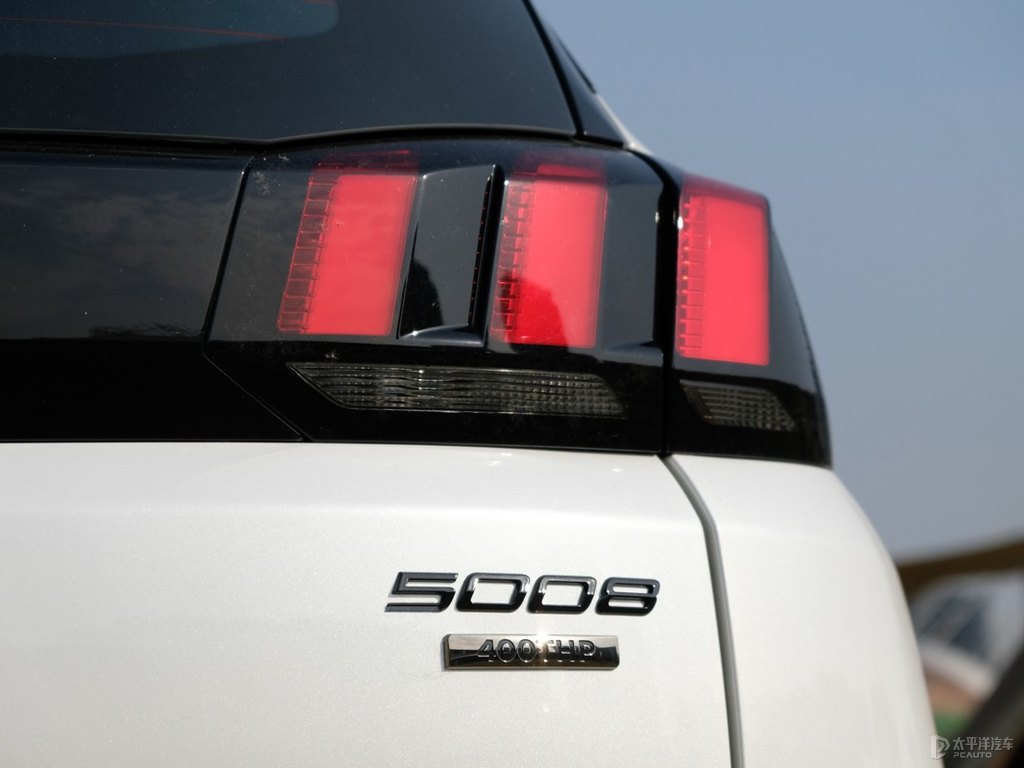 珠光白標(biāo)致5008車尾外觀圖片