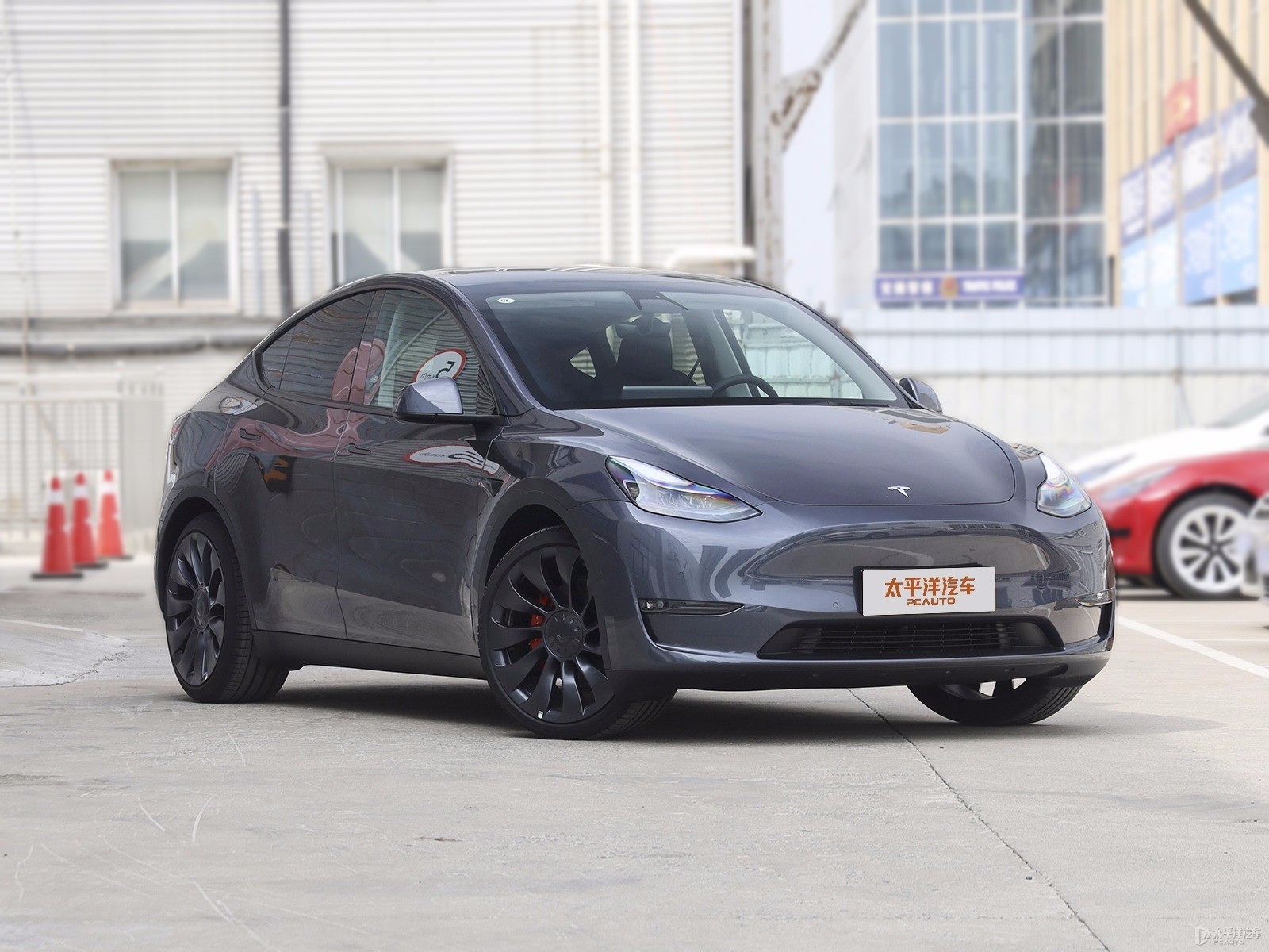 特斯拉Model Y - 胡椒白