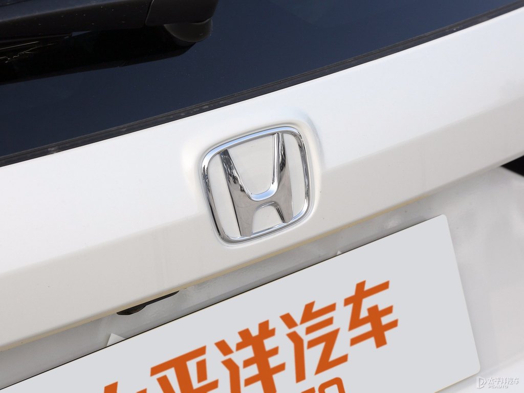 晶耀白本田CR-V車尾外觀圖片
