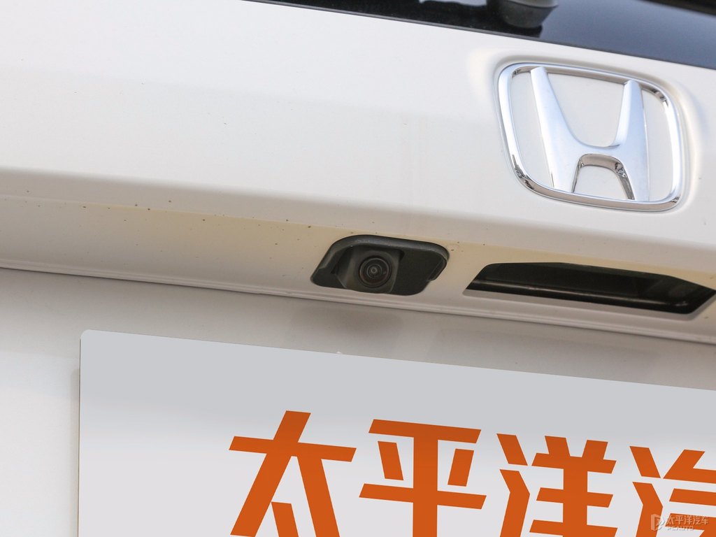 晶耀白本田CR-V車尾外觀圖片