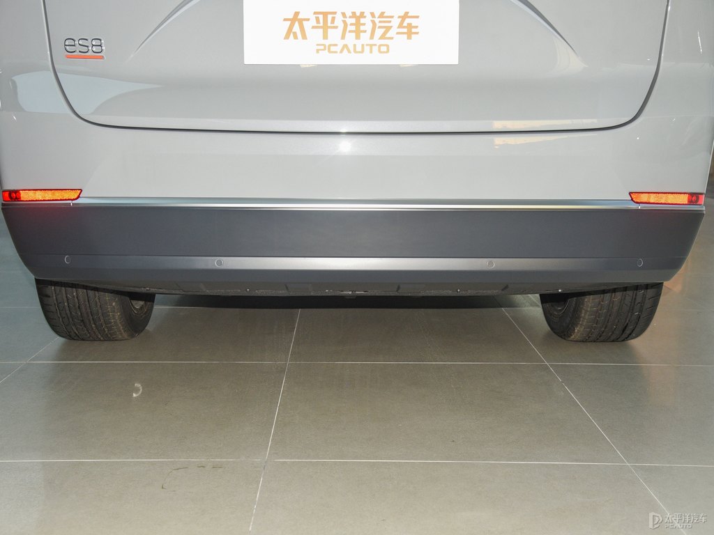星灰蔚來ES8車尾外觀圖片