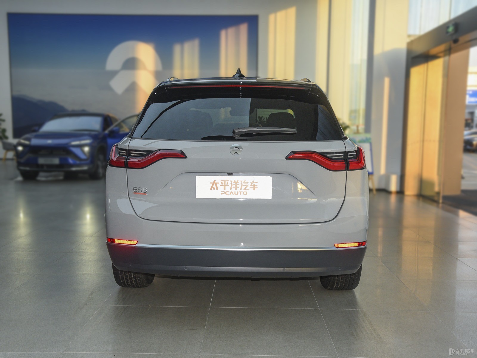 星灰蔚來ES8整車外觀外觀圖片