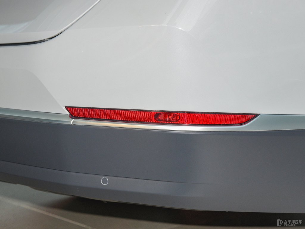 星灰蔚來(lái)ES8車(chē)尾外觀圖片