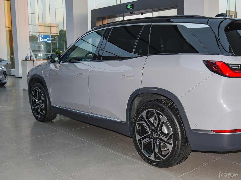 星灰蔚來ES8車身外觀圖片