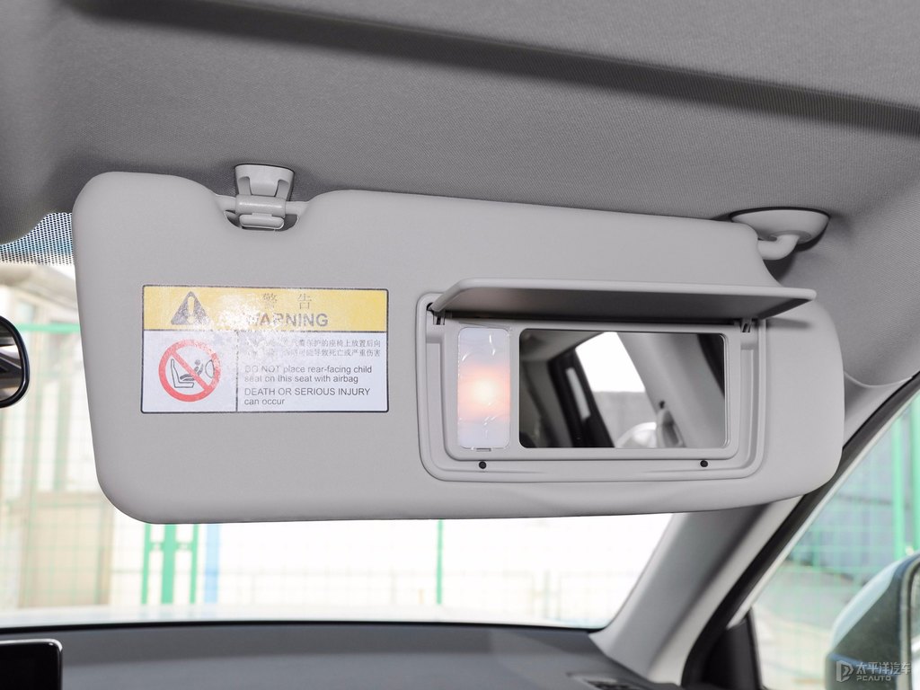 晶耀白本田CR-V車廂內(nèi)飾圖片