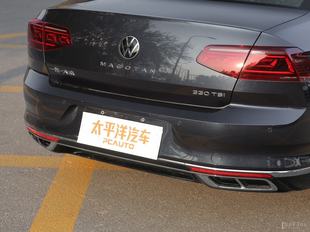 星黛藍邁騰車尾外觀圖片