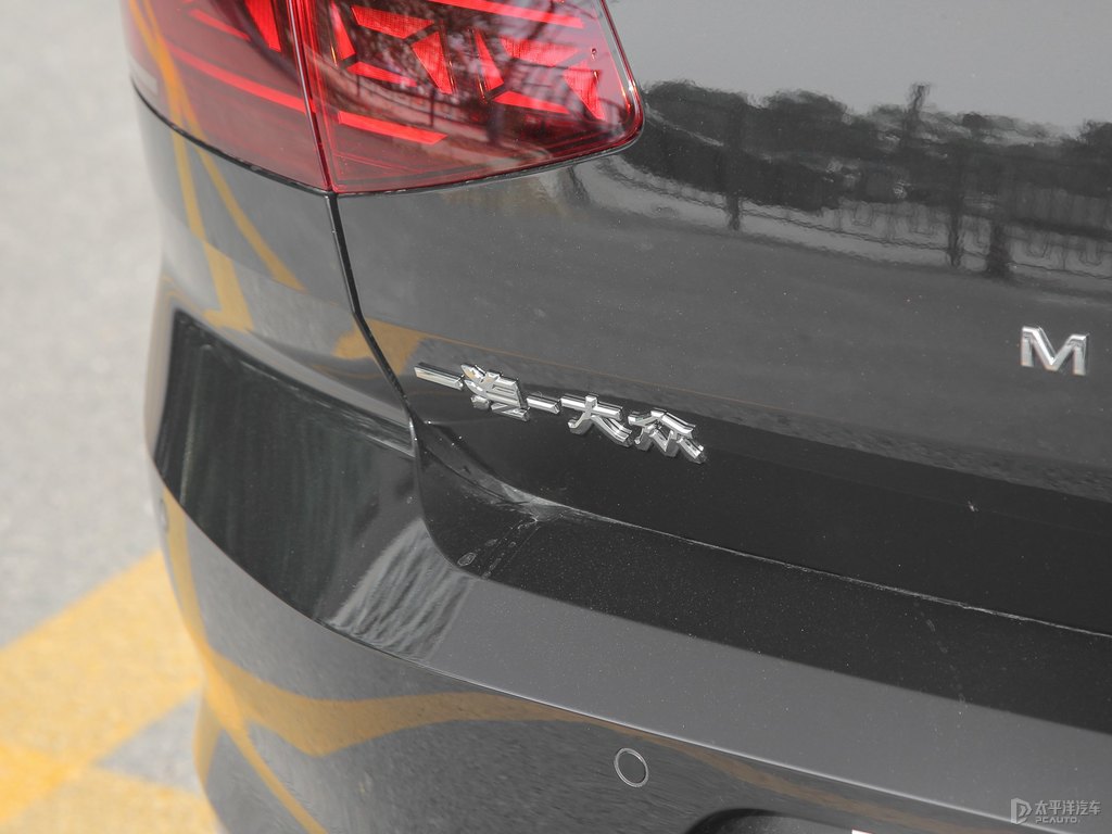 幻影黑邁騰車尾外觀圖片