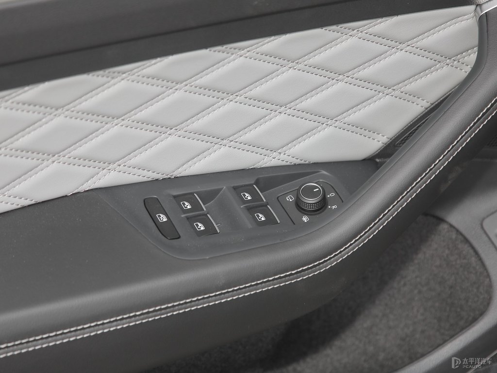 幻影黑邁騰車廂內(nèi)飾圖片