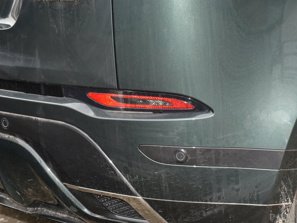 貝爾維亞綠攬勝極光車尾外觀圖片