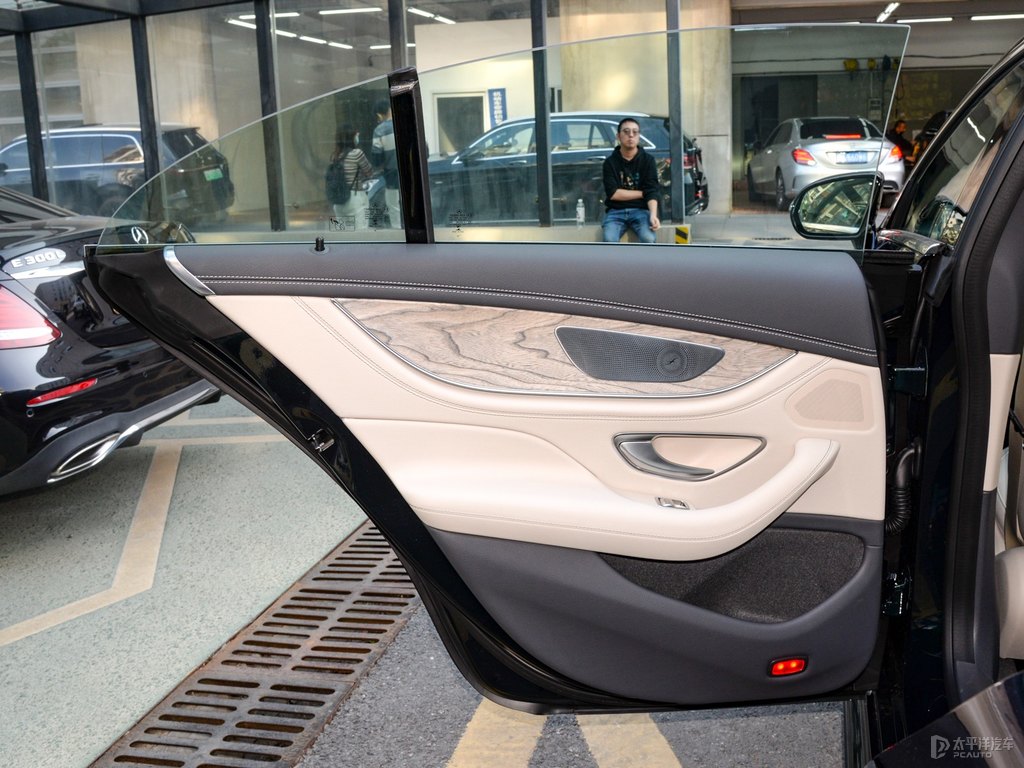 祖母石綠奔馳CLS級(jí)車廂內(nèi)飾圖片