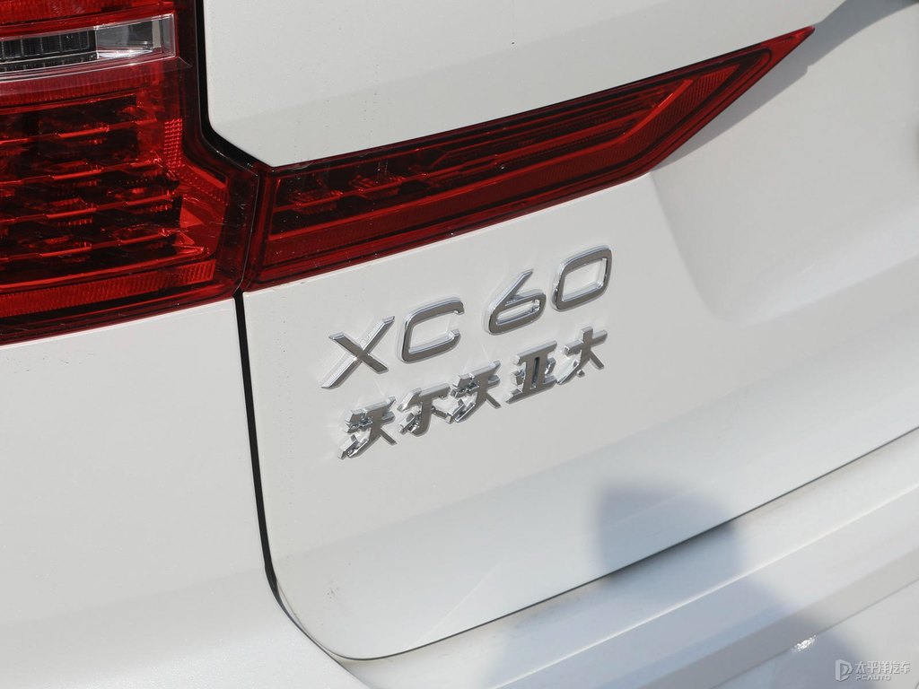 水晶白沃爾沃XC60車(chē)尾外觀圖片