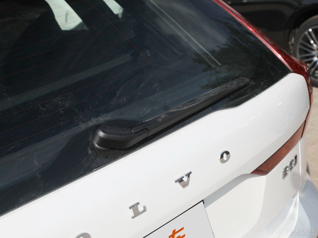 水晶白沃爾沃XC60車尾外觀圖片