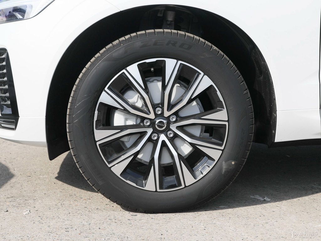 水晶白沃爾沃XC60車身外觀圖片