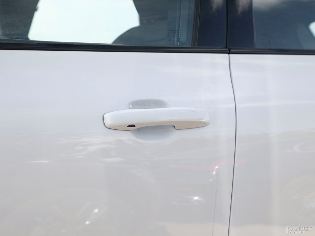 水晶白沃爾沃XC60車身外觀圖片