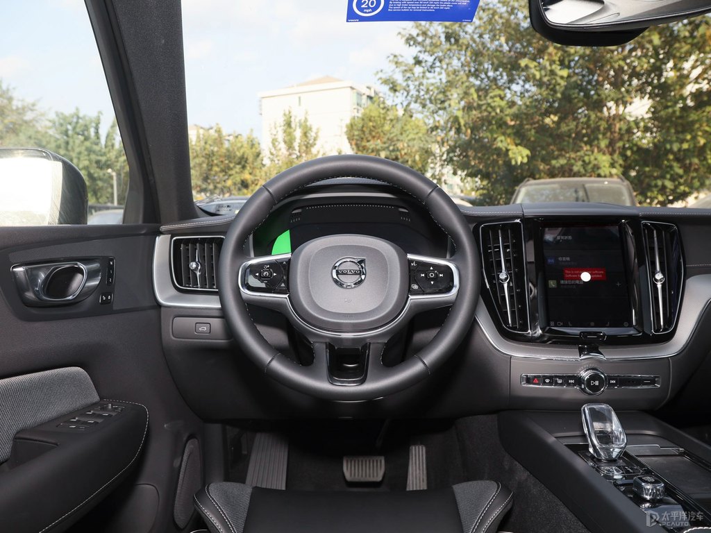 水晶白沃爾沃XC60中控內(nèi)飾圖片