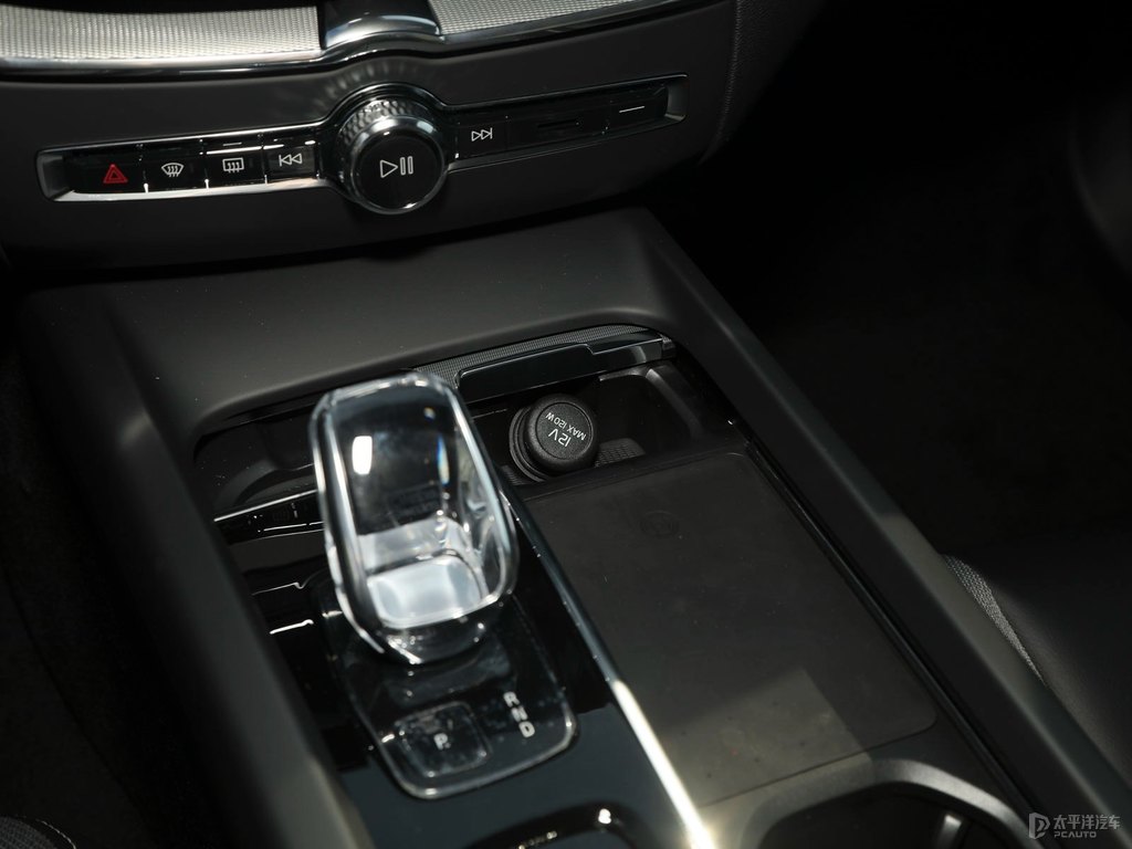 水晶白沃爾沃XC60中控內(nèi)飾圖片