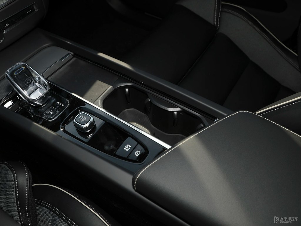 水晶白沃爾沃XC60中控內(nèi)飾圖片