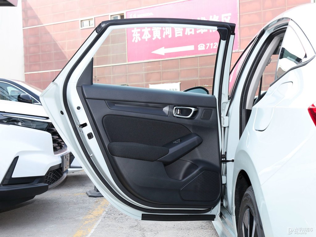 皓月白思域車廂內(nèi)飾圖片